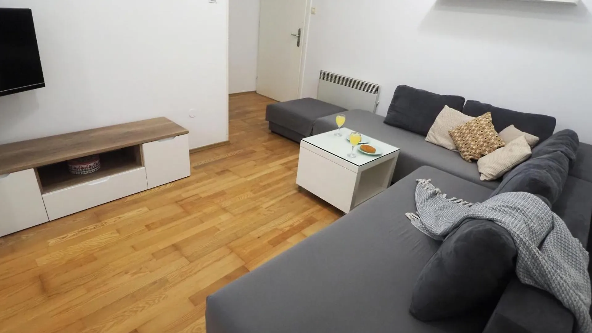 Apartment With Garden In Барбарига Хорватия