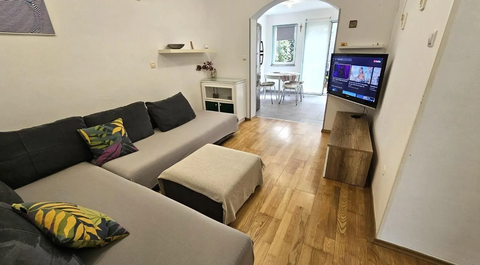 Apartment With Garden In Барбарига