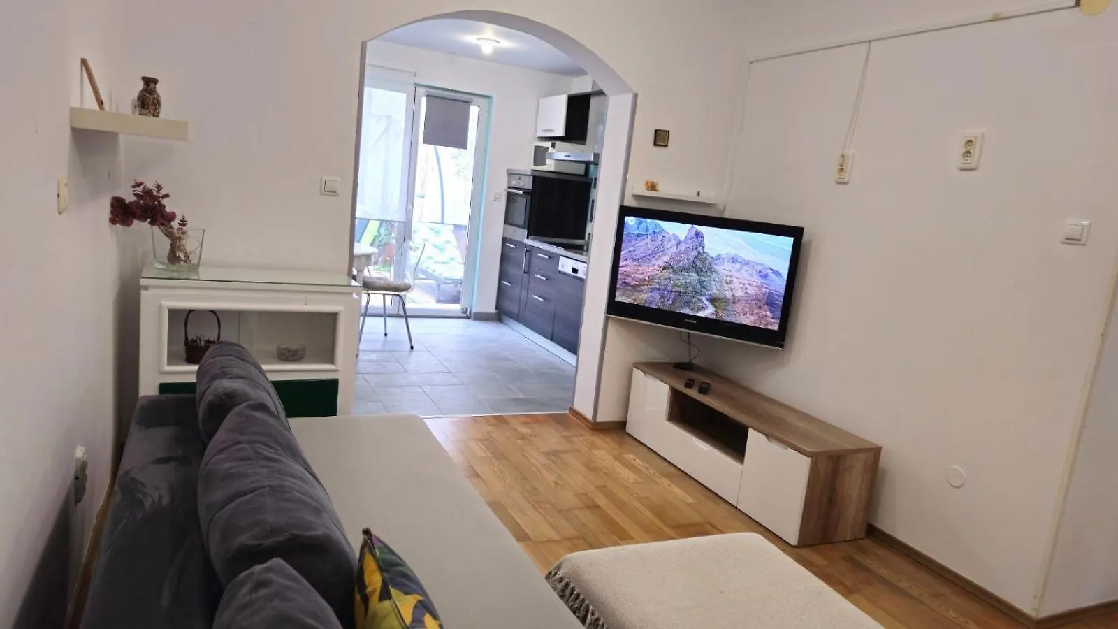 Apartment With Garden In Барбарига